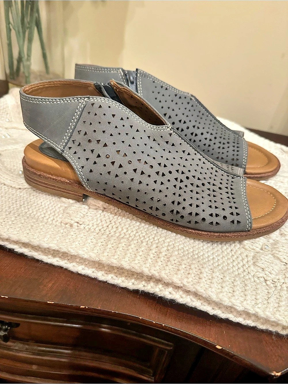 Comfortiva Blue Gray Leather Sandals US 9 M Like New
